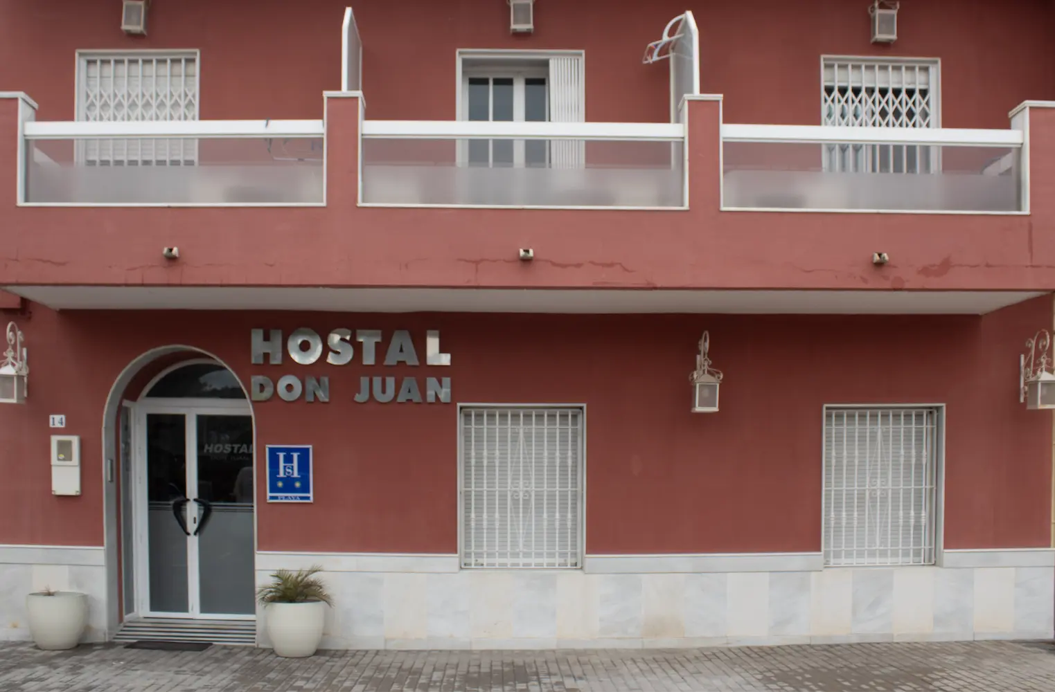 Fachada Hostal